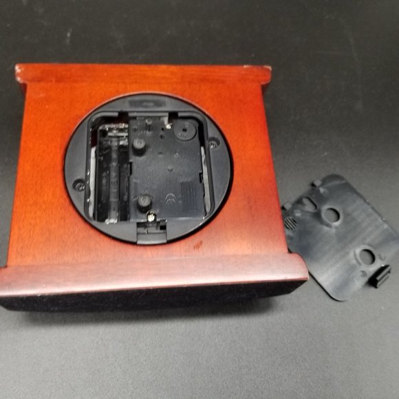 Hampton Quartz Wood Mantle Shelf Clock Time Medium Brown 4.50" WORKS - Picture 8 of 12